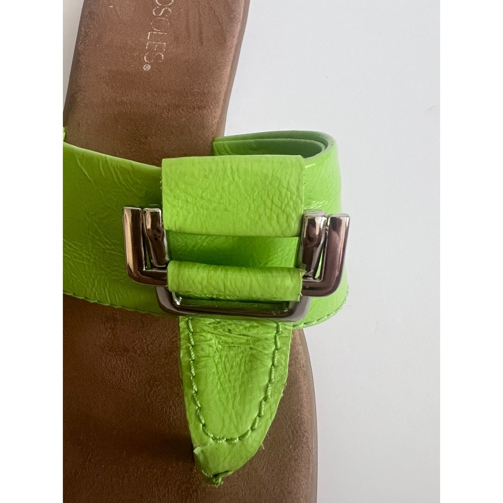 Aerosoles Savvy Lime Green Thong Sandals Silver Buckle Slide Women 8.5M - Picture 4 of 5